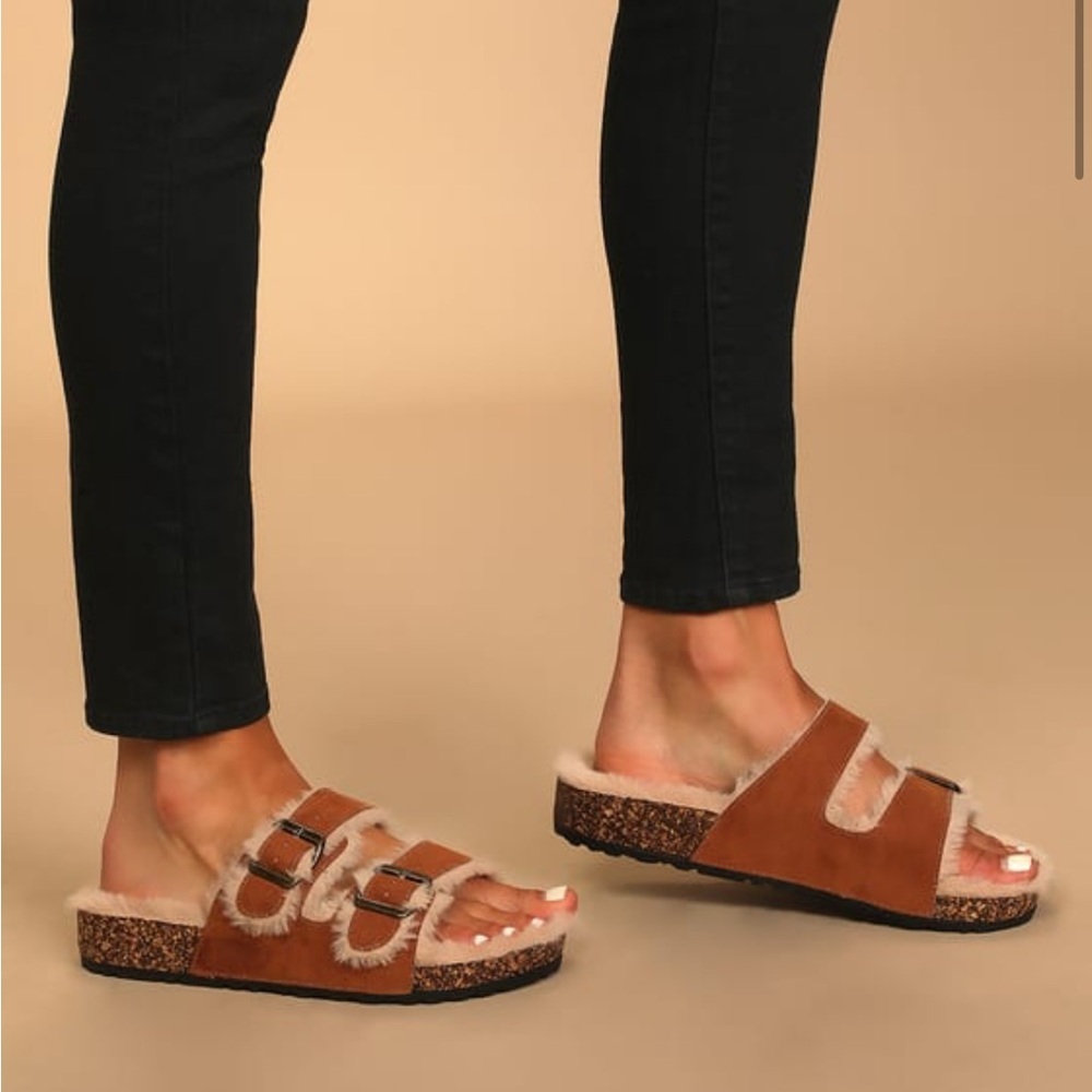 S13 - Lulus Carmella Dark Camel Suede Faux fur Buckled Slide Sandals size 7.5